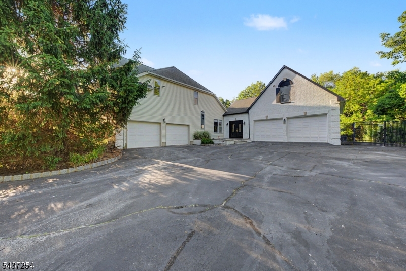 19 Trout Brook Ln