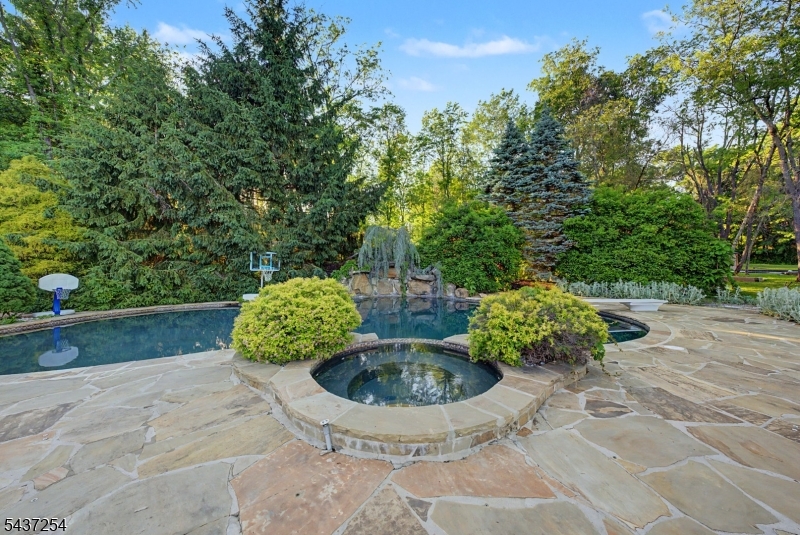 19 Trout Brook Ln