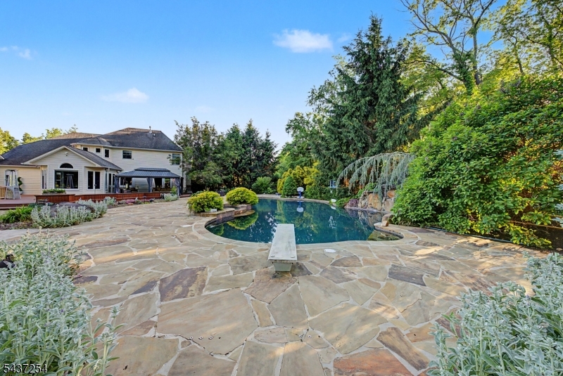 19 Trout Brook Ln