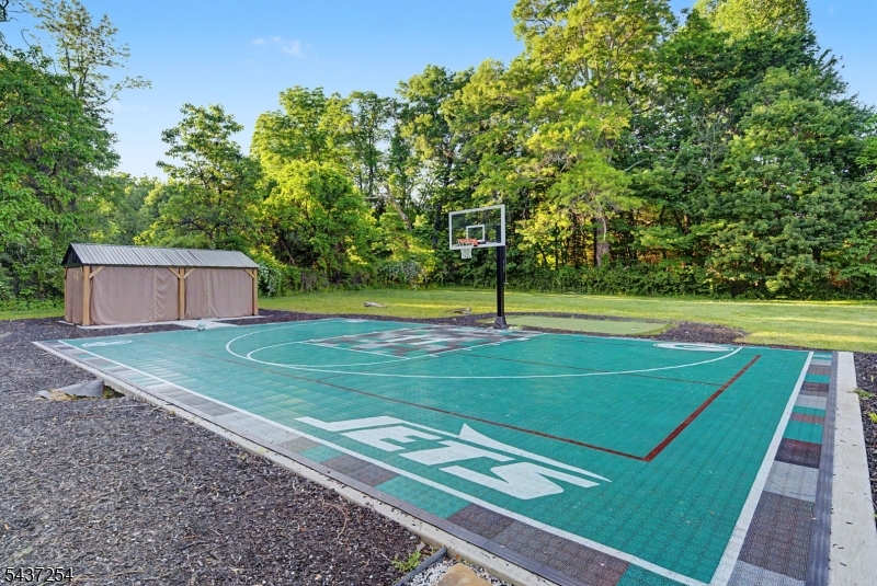 19 Trout Brook Ln