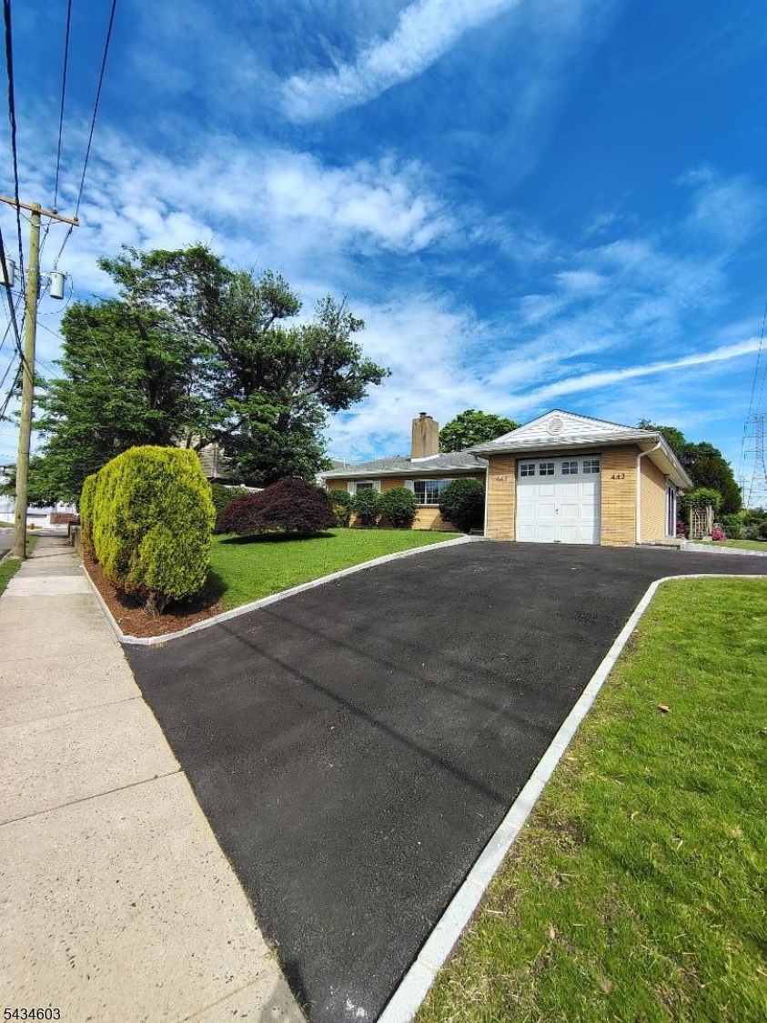 442 River Rd