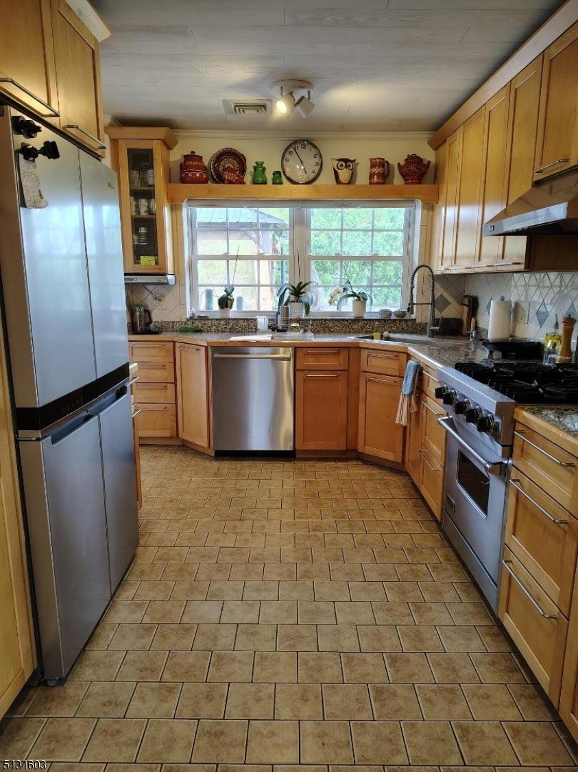 442 River Rd