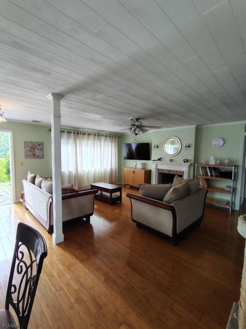442 River Rd
