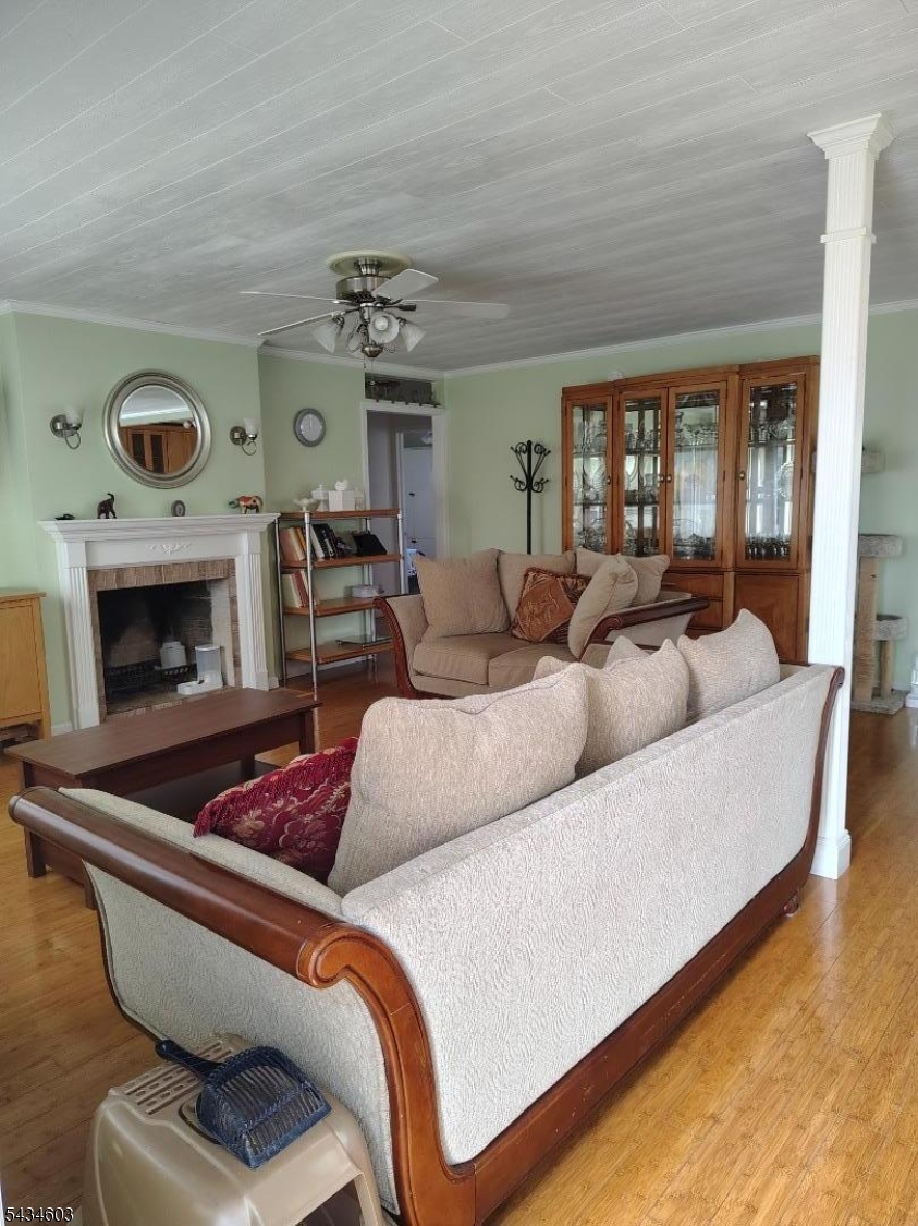 442 River Rd