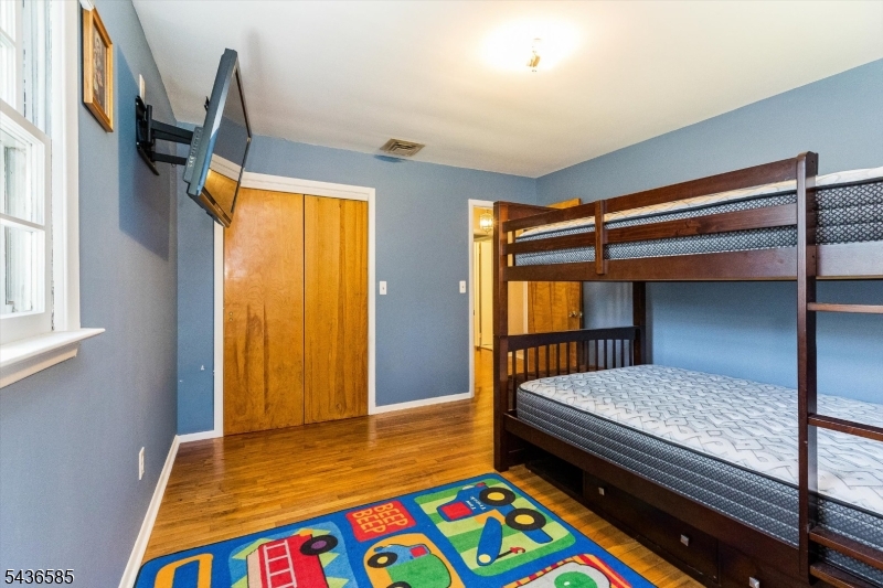 5 Pinewood Ter
