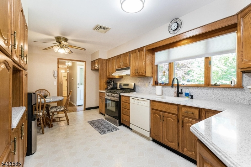 5 Pinewood Ter