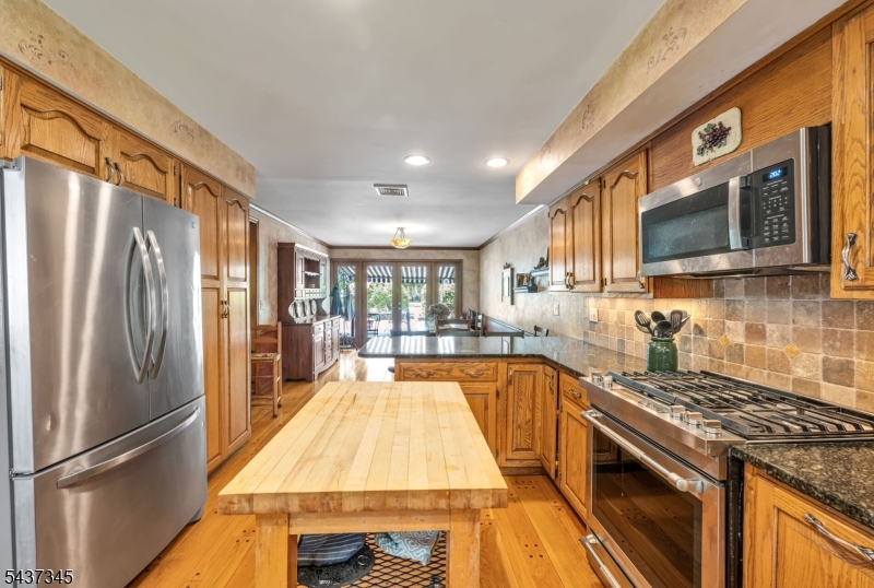 457 Russell Ave