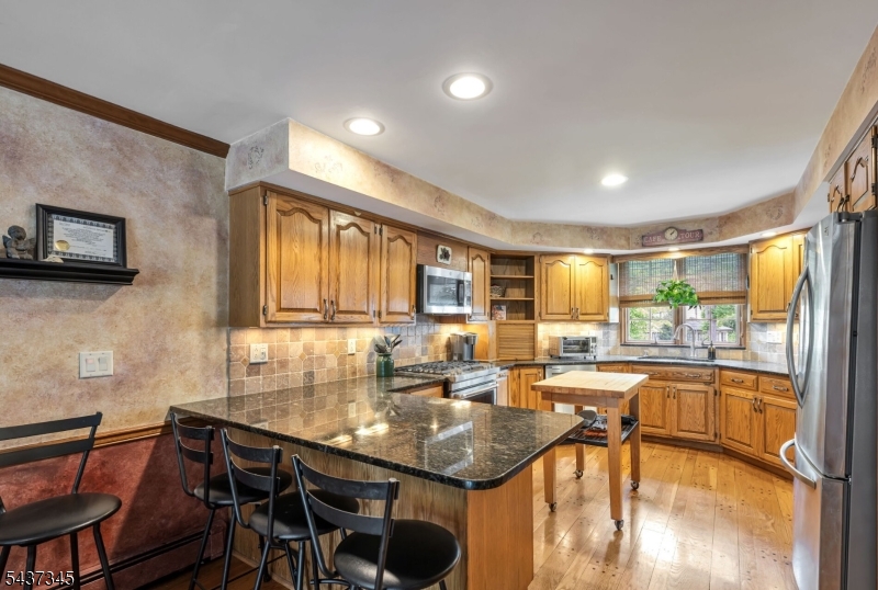 457 Russell Ave