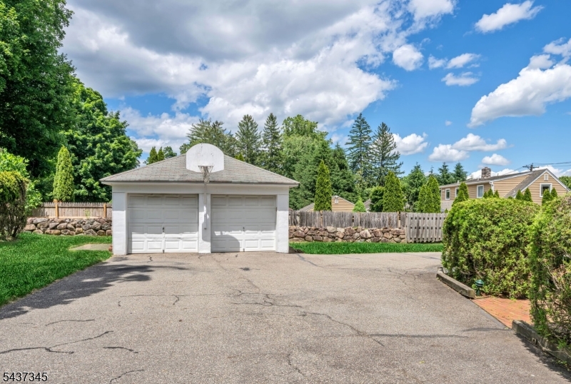 457 Russell Ave