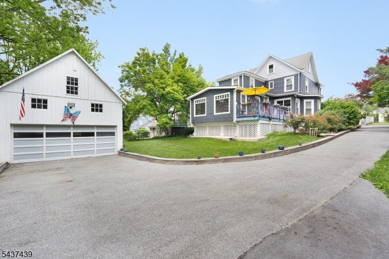 16 Sycamore St