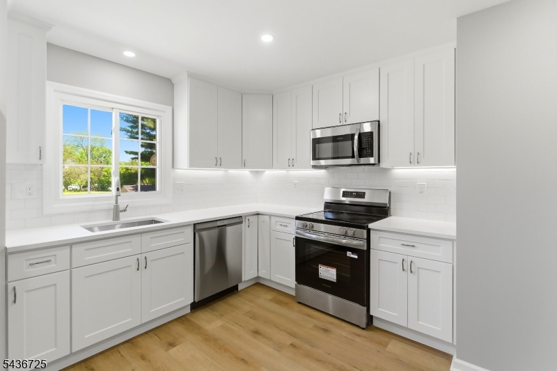 10 Red Oak Way