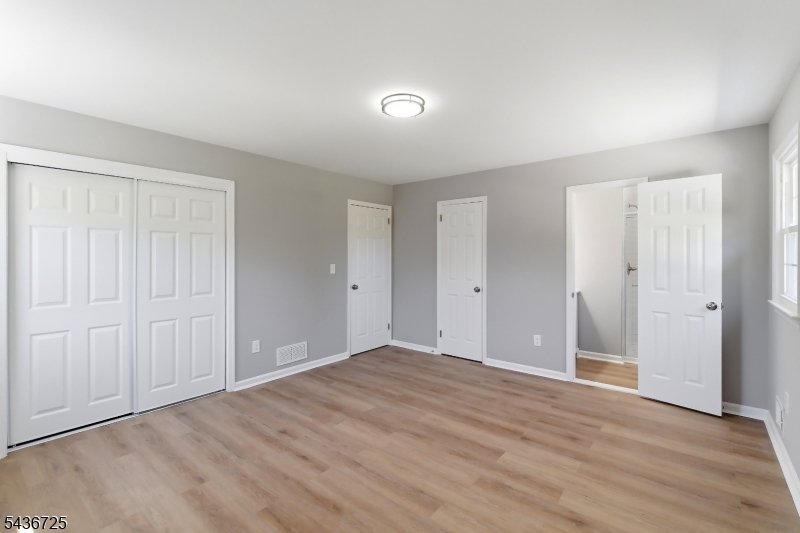 10 Red Oak Way