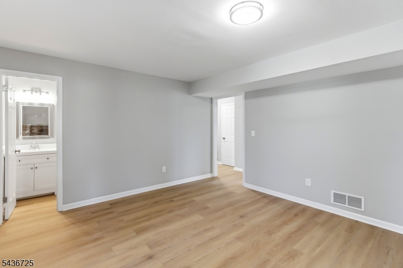 10 Red Oak Way