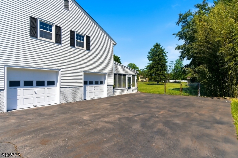 10 Red Oak Way