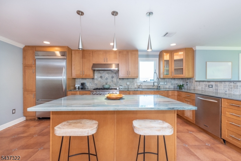 591 Highland Ave