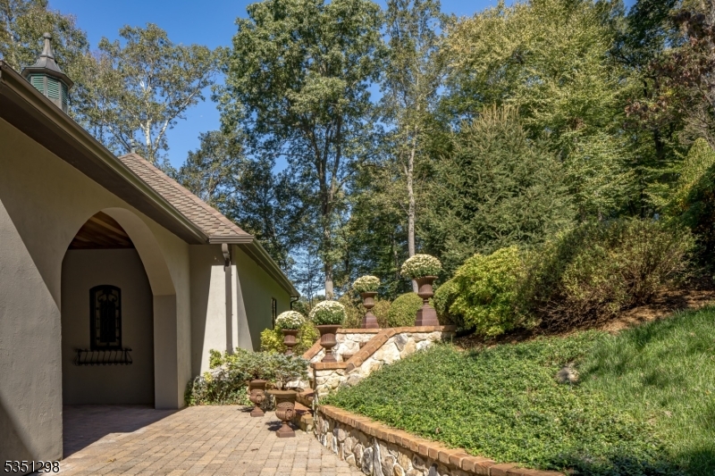 14 Bliss Rd