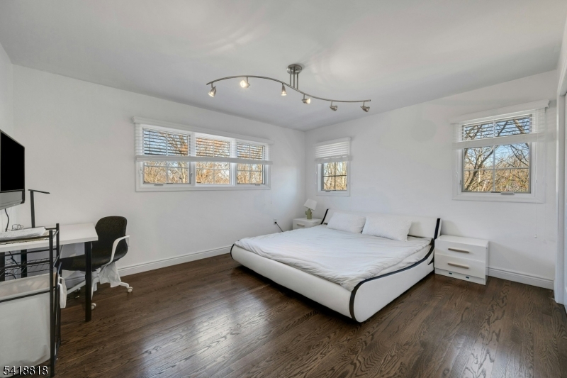 26 Sunset Rd