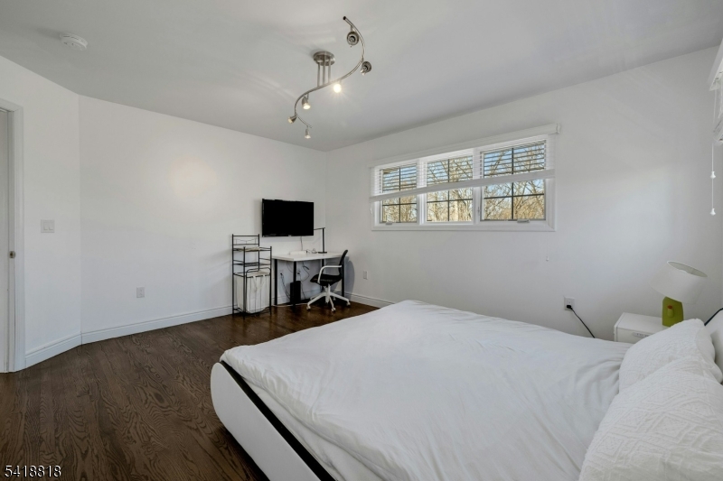 26 Sunset Rd