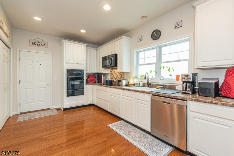 46 Decker Ave
