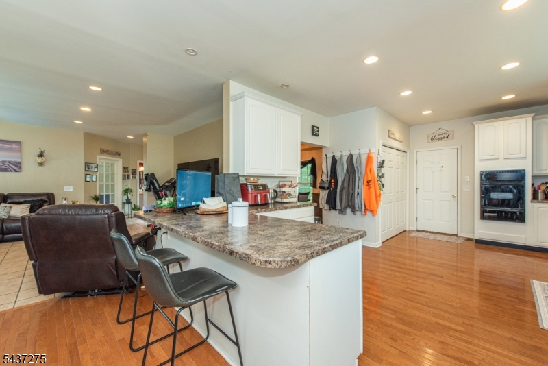 46 Decker Ave