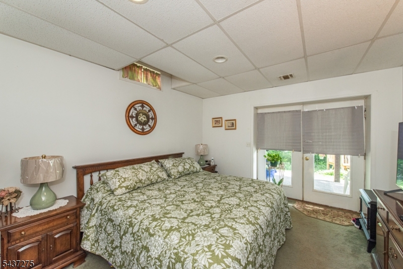 46 Decker Ave
