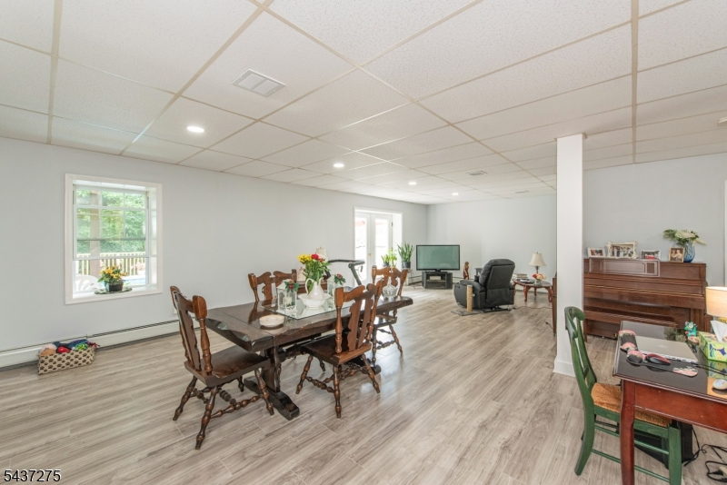 46 Decker Ave
