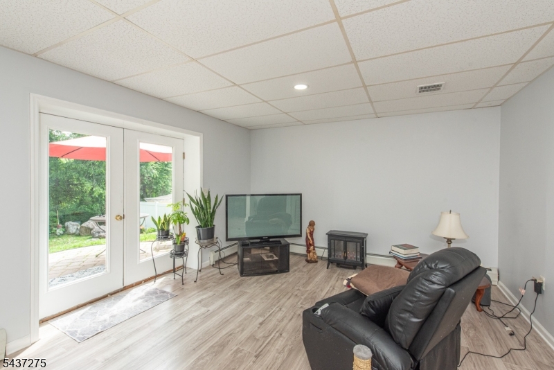 46 Decker Ave