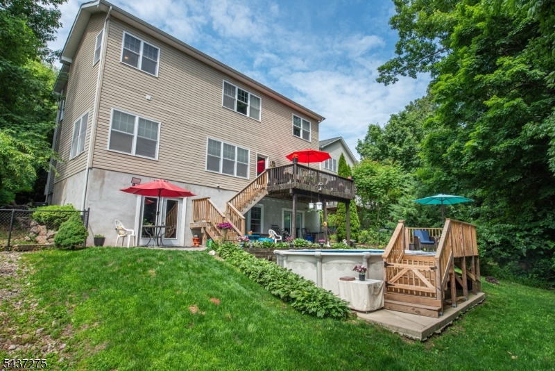 46 Decker Ave