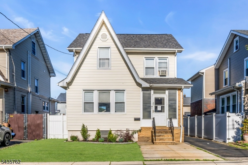 37 Fairway Ave