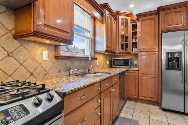 37 Fairway Ave