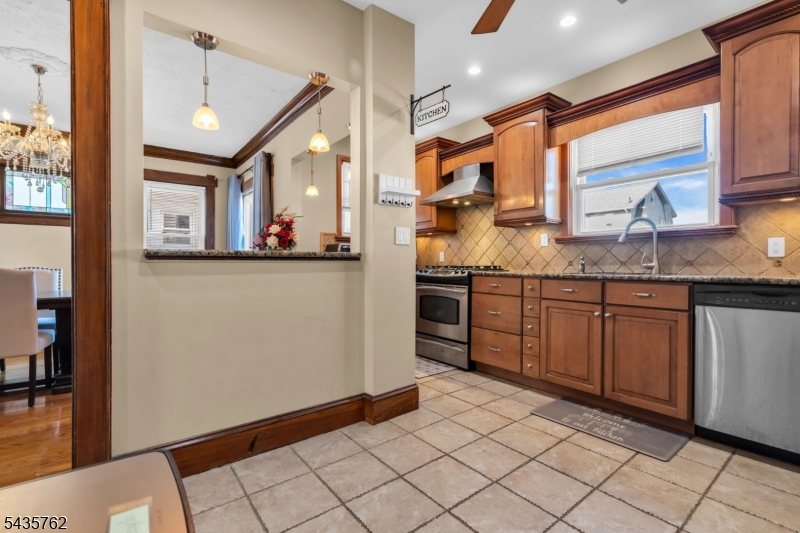 37 Fairway Ave