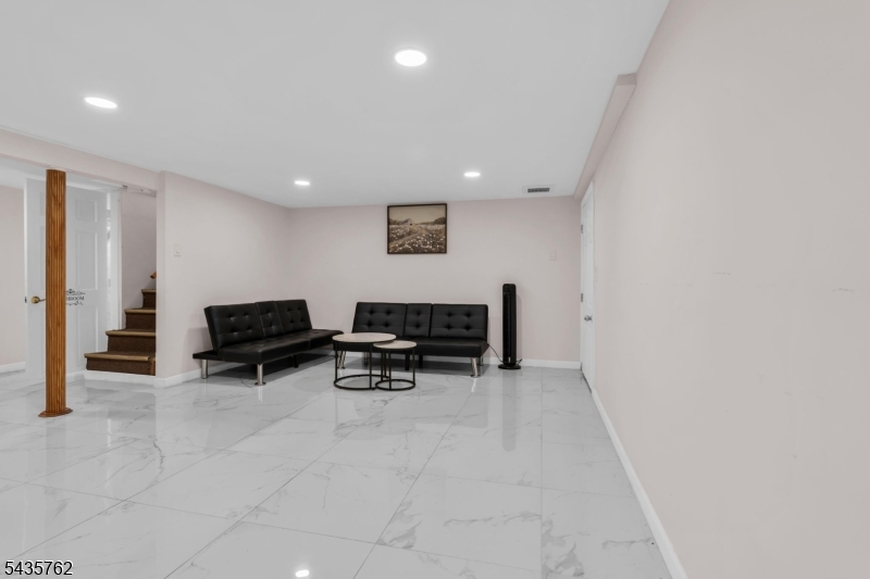 37 Fairway Ave