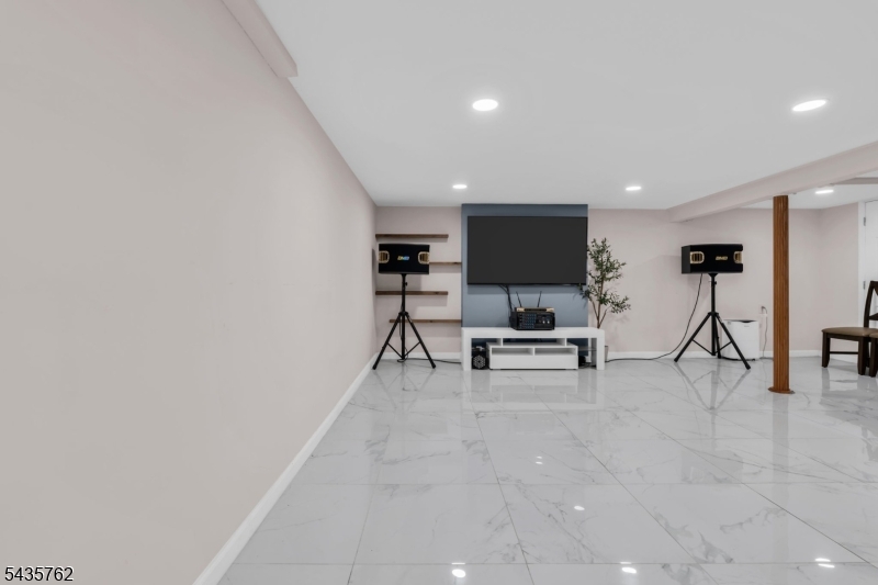 37 Fairway Ave