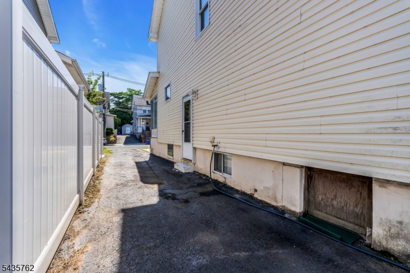 37 Fairway Ave