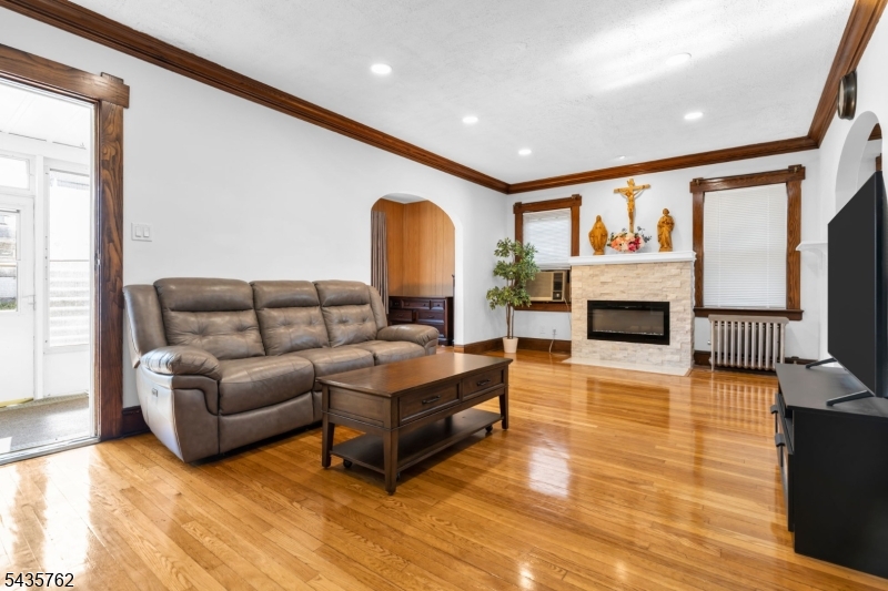 37 Fairway Ave