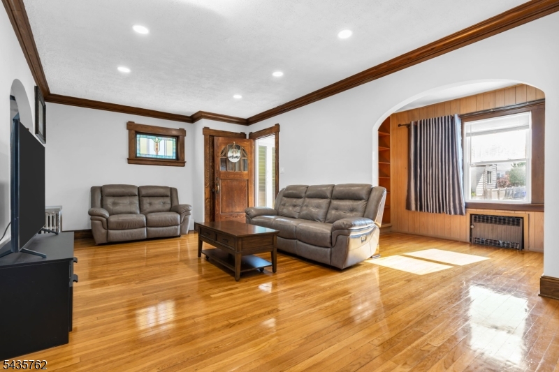 37 Fairway Ave