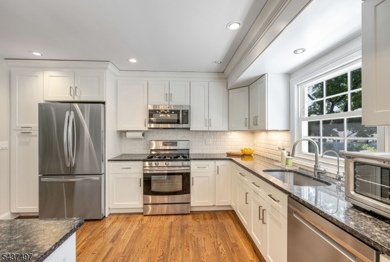 369 Voorhis Ave