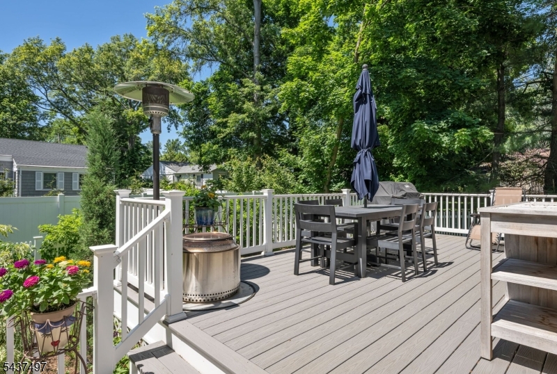 369 Voorhis Ave