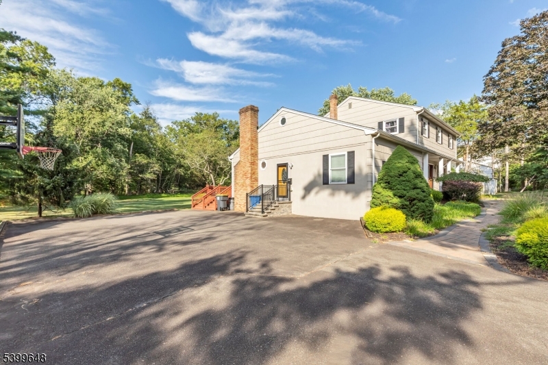 512 Township Line Rd