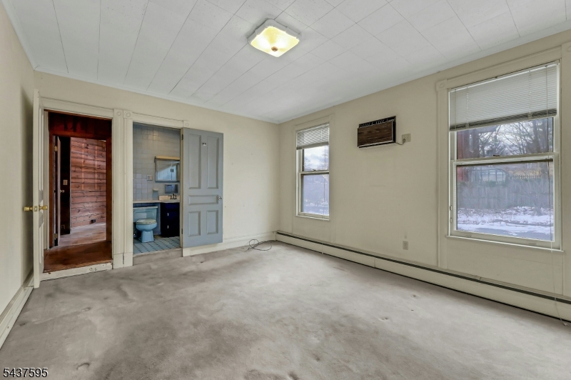16 N Mountain Ave