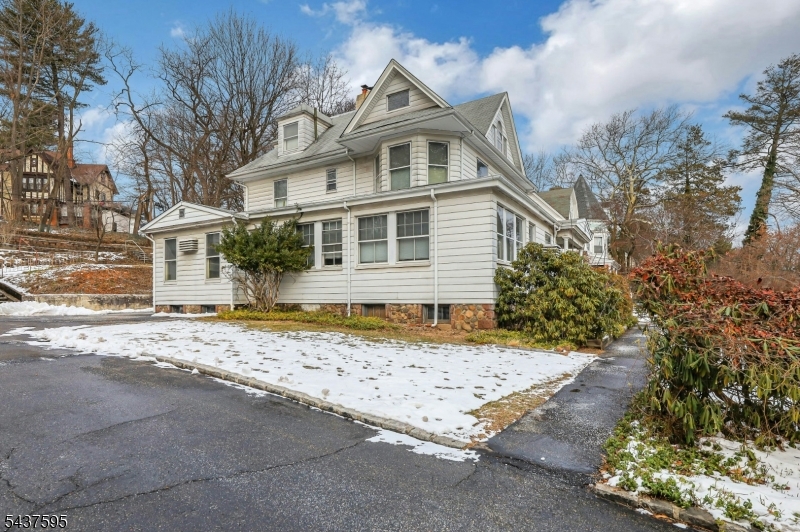 16 N Mountain Ave