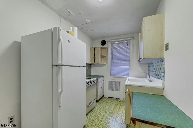 16 N Mountain Ave