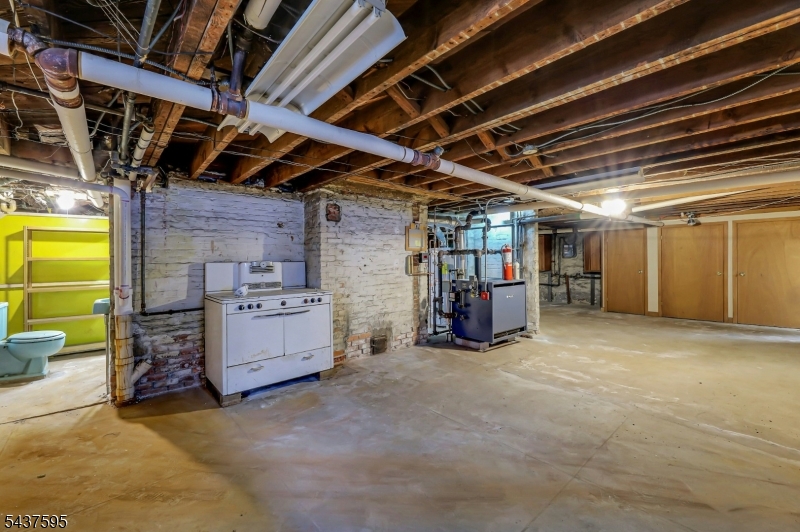 16 N Mountain Ave