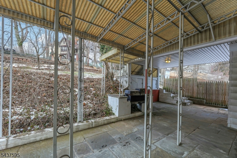 16 N Mountain Ave