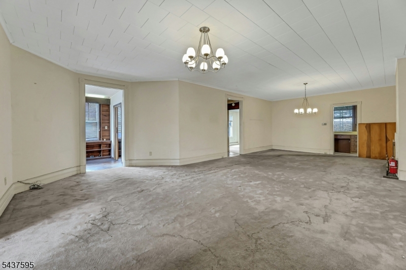 16 N Mountain Ave