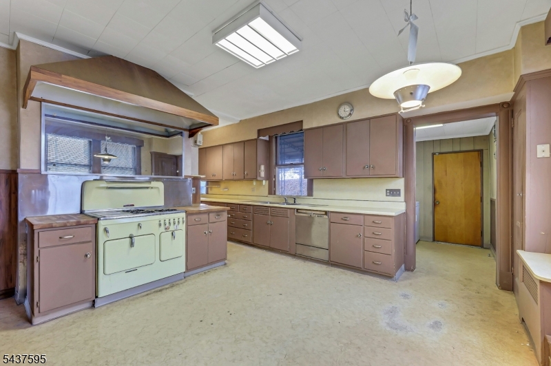 16 N Mountain Ave