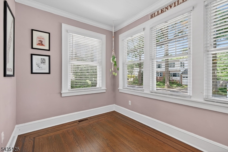 54 Van Riper Ave