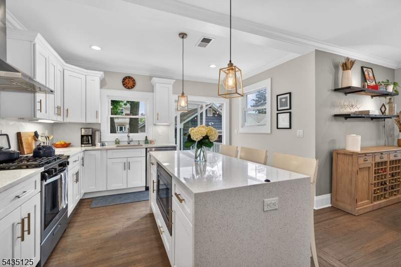 54 Van Riper Ave