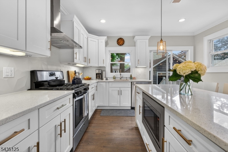 54 Van Riper Ave
