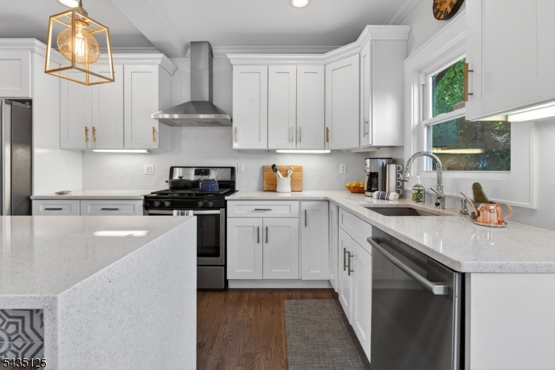 54 Van Riper Ave